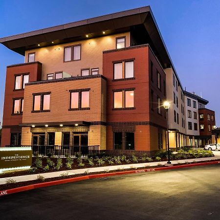 The Independence Hotel Екстериор снимка