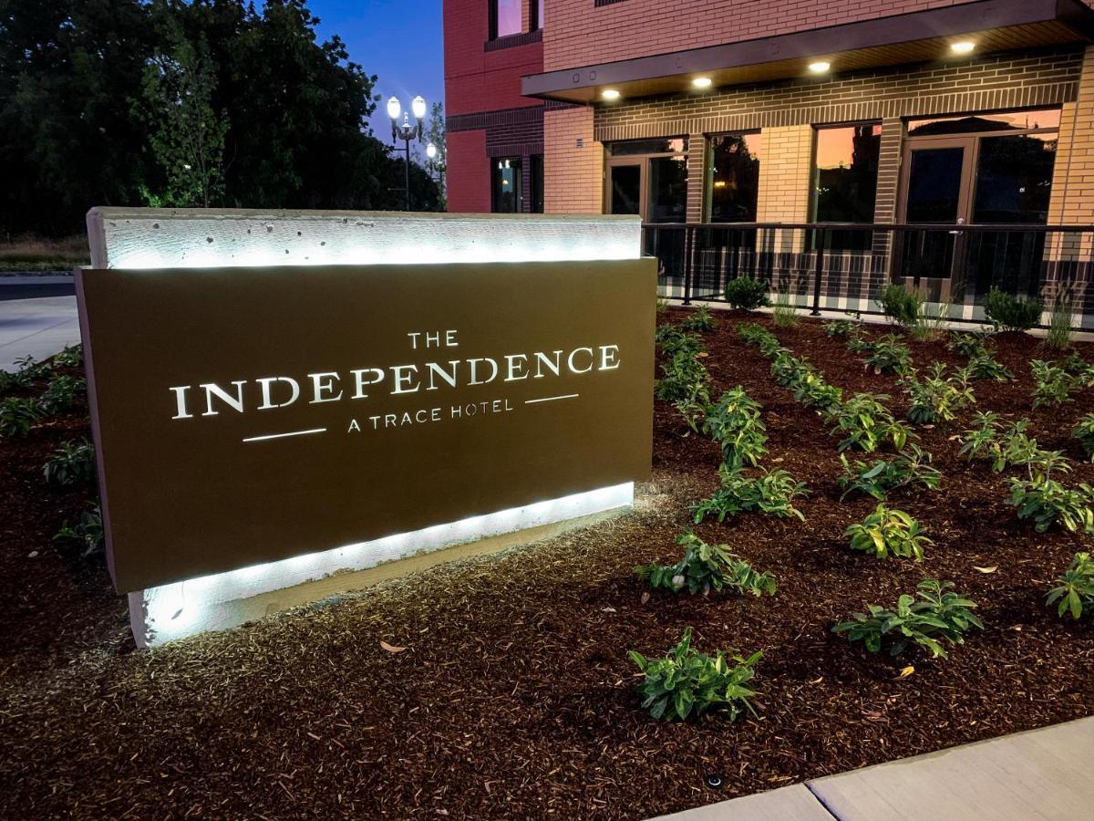 The Independence Hotel Екстериор снимка