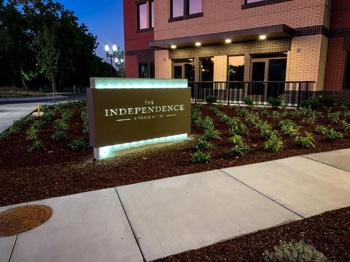 The Independence Hotel Екстериор снимка